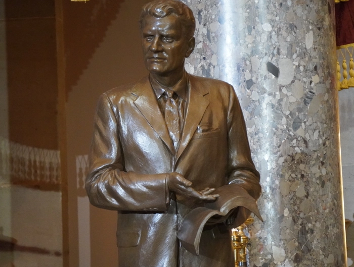 Capitólio dos EUA inaugura estátua em homenagem a Billy Graham: 'Um dos nossos tesouros mais queridos'