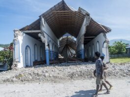 Igreja de Santa Ana é vista completamente destruída pelo terremoto em Chardonnieres, Haiti