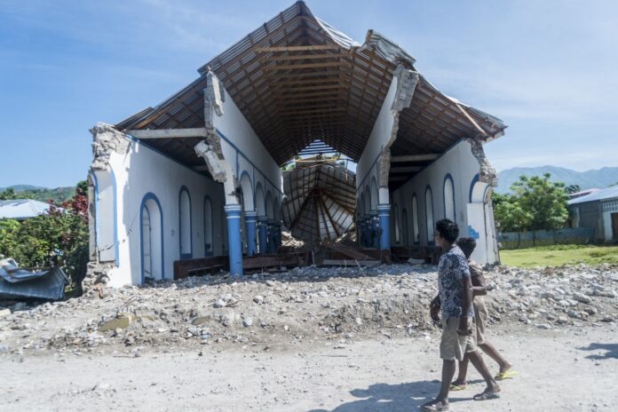 Igreja de Santa Ana é vista completamente destruída pelo terremoto em Chardonnieres, Haiti