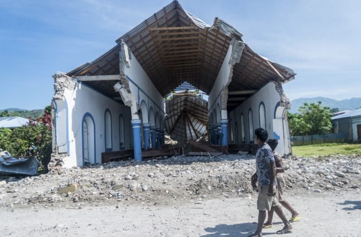 Igreja de Santa Ana é vista completamente destruída pelo terremoto em Chardonnieres, Haiti