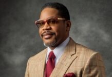 Vestimenta Adequada para Serviços Religiosos. Portal Cogic Brasil Vestimenta Adequada para Serviços Religiosos: Guia Completo