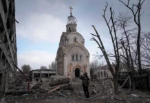 Igrejas na Ucrânia Realizam Cultos no Escuro Após Bombardeios Russos na Rede Elétrica Portal COGIC Brasil Igreja na guerra da Ucranis