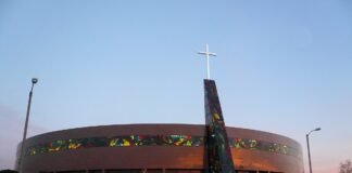 Igreja de Deus em Cristo (COGIC): História, Doutrinas e Impacto Global Igreja de Deus em Cristo (COGIC): História, Doutrinas e Impacto Global